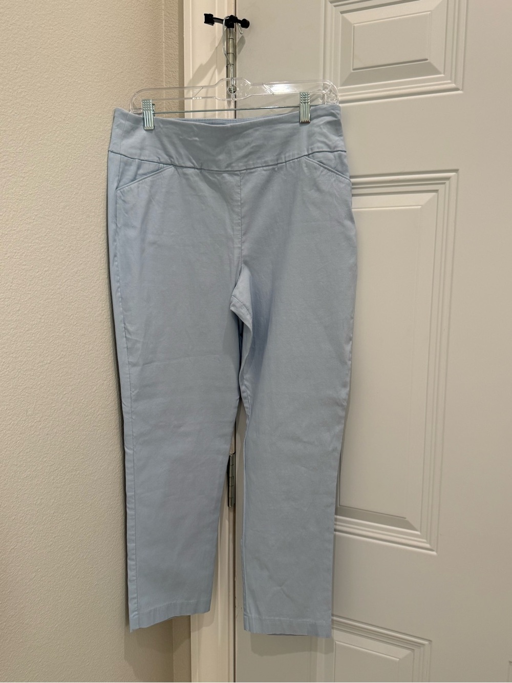 Versona Light Blue Cropped Pull-On Stretch Pants
